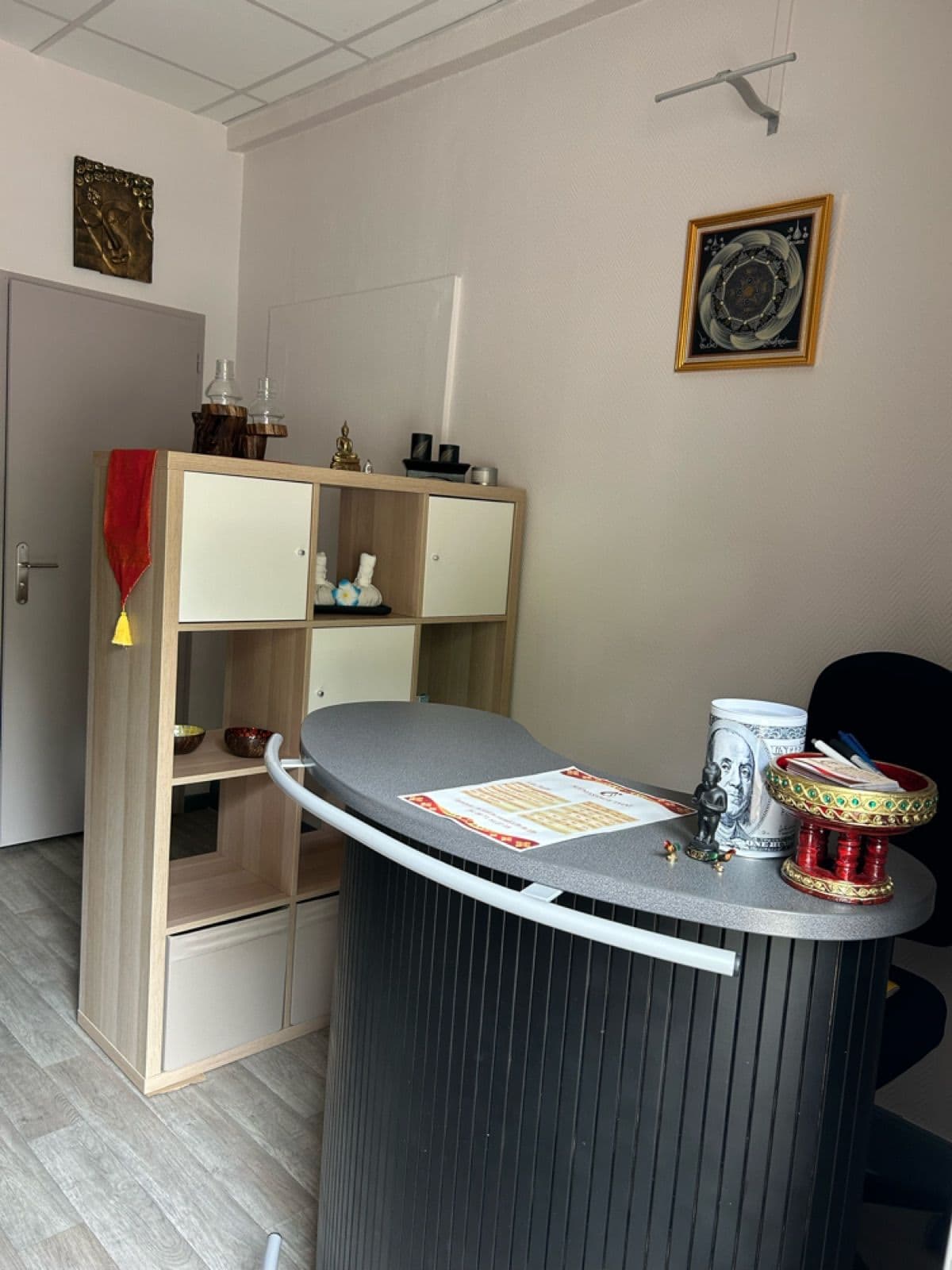 Espace d'accueil du salon Noï Massage Thaï à Foix
